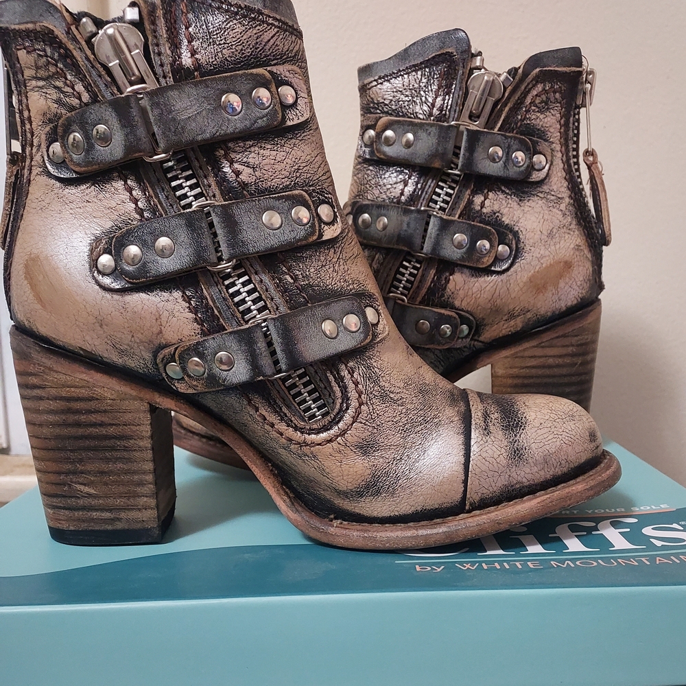 Freebird Pewter Beckett Size 8 NWOB!!